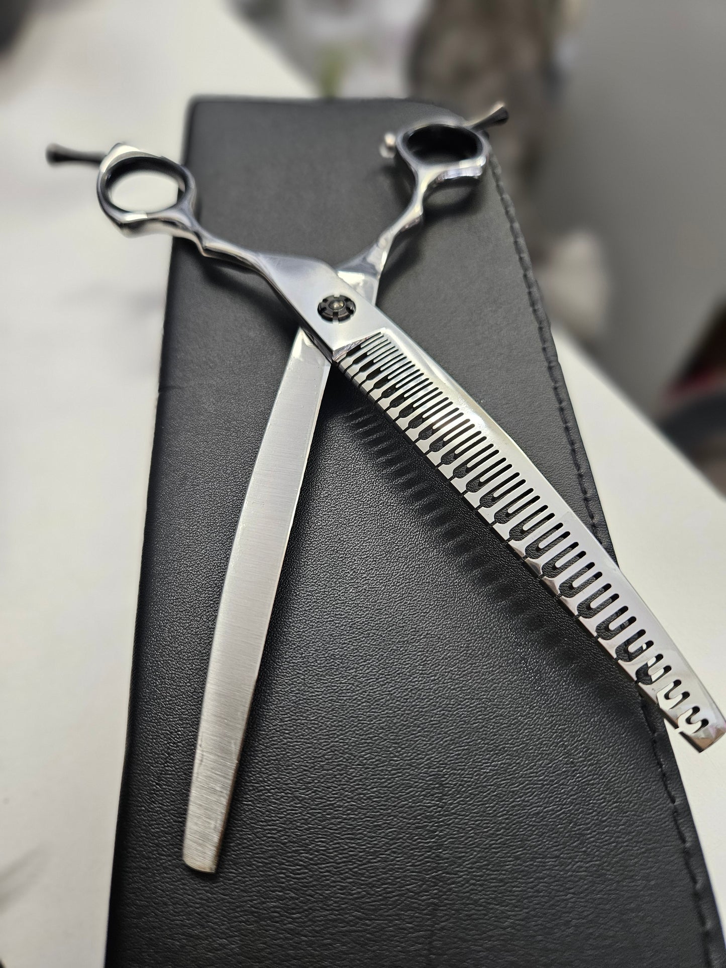 The Groom Centre Scissors