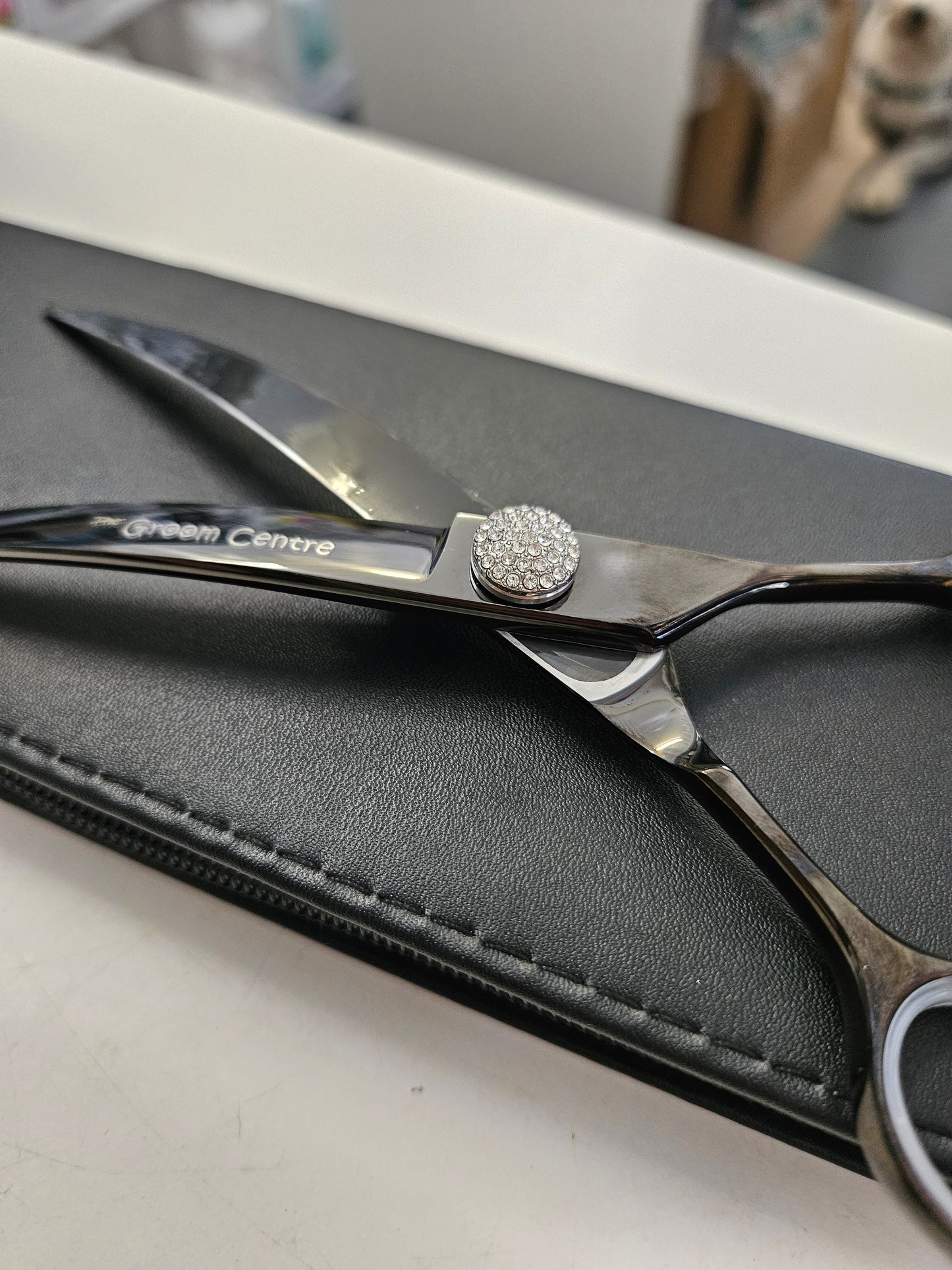 The Groom Centre Scissors